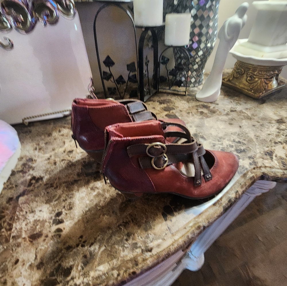 EARTH SHOES
